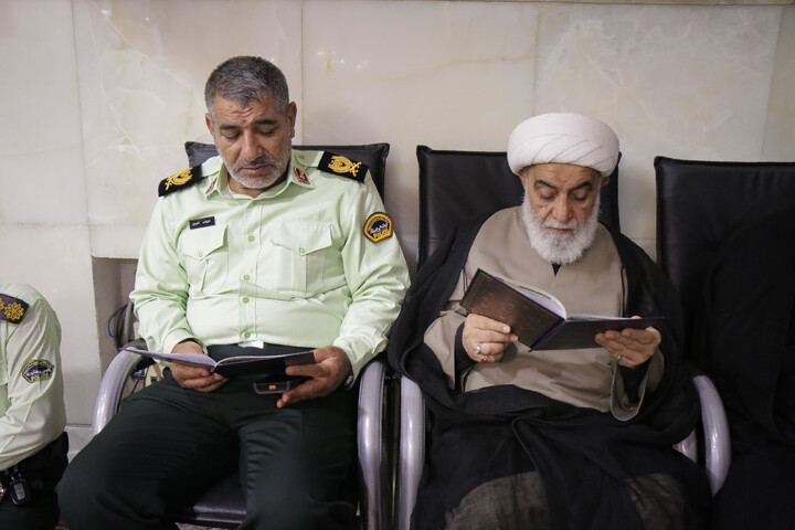 تصاویر/ مراسم بزرگداشت و یادبود قائد شهید اُمت حضرت آیت‌ الله العظمی امام خامنه‌ای از سوی مرجع عالی‌قدر حضرت آیت الله العظمی مکارم شیرازی در حرم حضرت معصومه سلام‌الله‌علیها