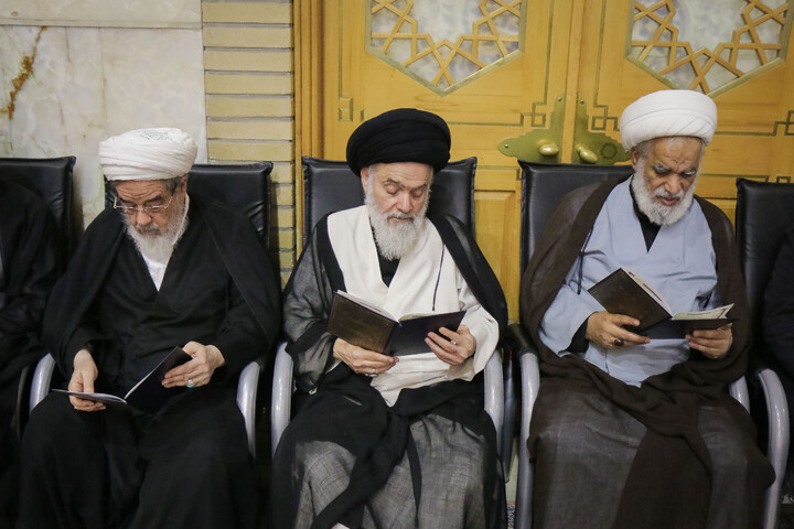 تصاویر/ مراسم بزرگداشت و یادبود قائد شهید اُمت حضرت آیت‌ الله العظمی امام خامنه‌ای از سوی مرجع عالی‌قدر حضرت آیت الله العظمی مکارم شیرازی در حرم حضرت معصومه سلام‌الله‌علیها