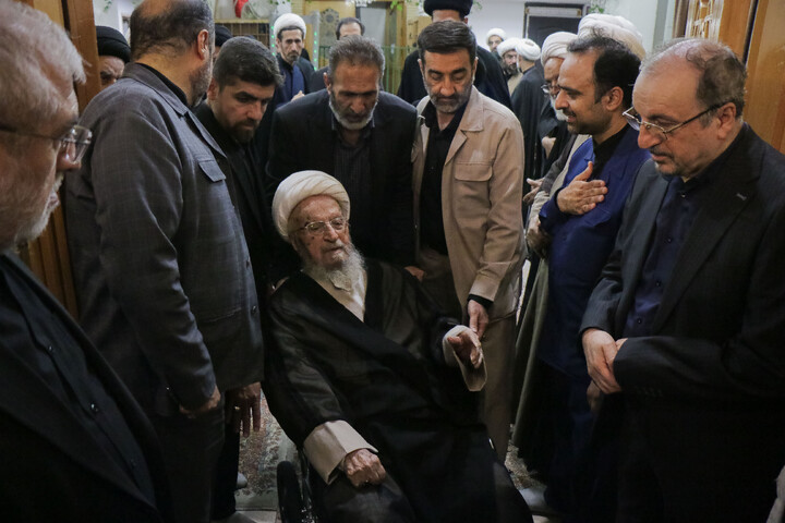 تصاویر/ مراسم بزرگداشت و یادبود قائد شهید اُمت حضرت آیت‌ الله العظمی امام خامنه‌ای از سوی مرجع عالی‌قدر حضرت آیت الله العظمی مکارم شیرازی در حرم حضرت معصومه سلام‌الله‌علیها