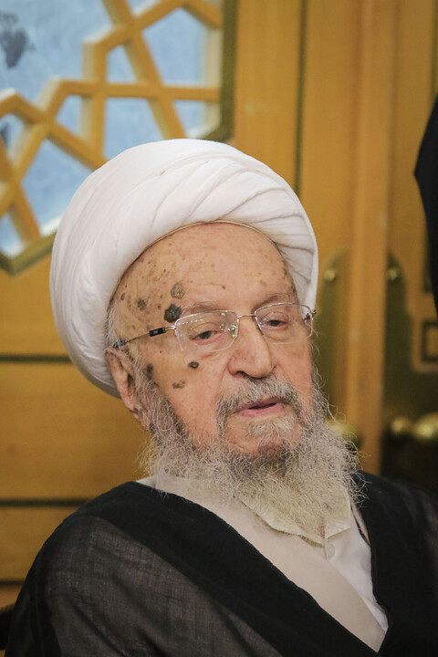 Cerimonia commemorativa in onore del Leader martire della Umma da parte dell’Ayatollah Makarem Shirazi nel santuario di Fatima Ma'suma