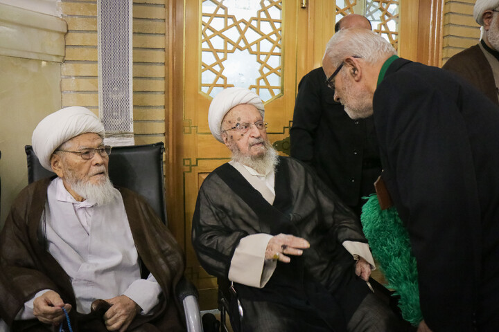 تصاویر/ مراسم بزرگداشت و یادبود قائد شهید اُمت حضرت آیت‌ الله العظمی امام خامنه‌ای از سوی مرجع عالی‌قدر حضرت آیت الله العظمی مکارم شیرازی در حرم حضرت معصومه سلام‌الله‌علیها