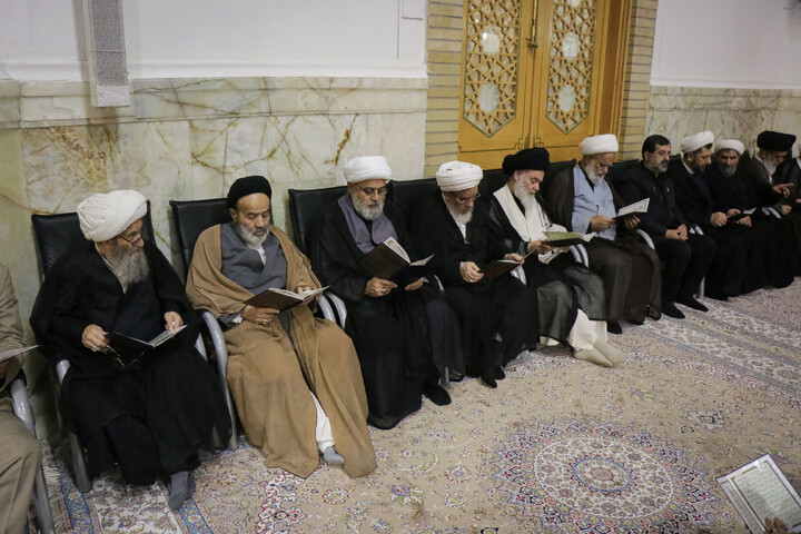 تصاویر/ مراسم بزرگداشت و یادبود قائد شهید اُمت حضرت آیت‌ الله العظمی امام خامنه‌ای از سوی مرجع عالی‌قدر حضرت آیت الله العظمی مکارم شیرازی در حرم حضرت معصومه سلام‌الله‌علیها