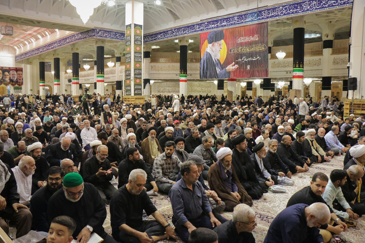 تصاویر/ مراسم بزرگداشت و یادبود قائد شهید اُمت حضرت آیت‌ الله العظمی امام خامنه‌ای از سوی مرجع عالی‌قدر حضرت آیت الله العظمی مکارم شیرازی در حرم حضرت معصومه سلام‌الله‌علیها