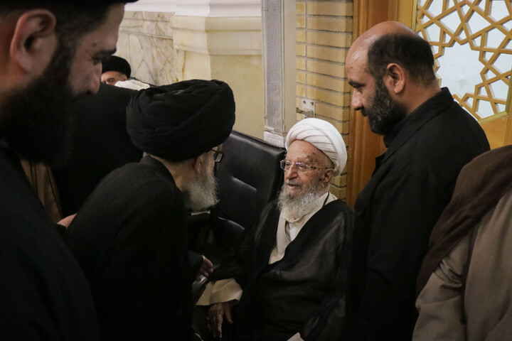 تصاویر/ مراسم بزرگداشت و یادبود قائد شهید اُمت حضرت آیت‌ الله العظمی امام خامنه‌ای از سوی مرجع عالی‌قدر حضرت آیت الله العظمی مکارم شیرازی در حرم حضرت معصومه سلام‌الله‌علیها