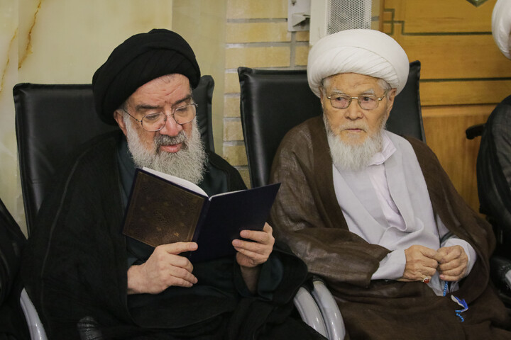 تصاویر/ مراسم بزرگداشت و یادبود قائد شهید اُمت حضرت آیت‌ الله العظمی امام خامنه‌ای از سوی مرجع عالی‌قدر حضرت آیت الله العظمی مکارم شیرازی در حرم حضرت معصومه سلام‌الله‌علیها
