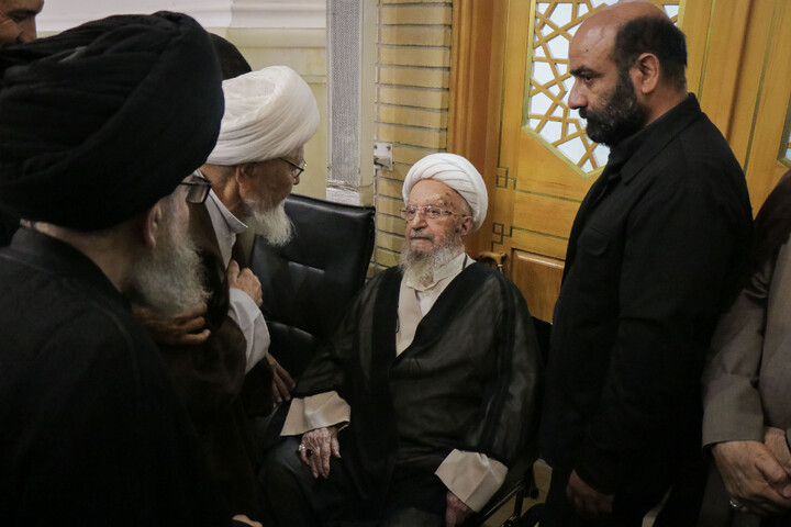 تصاویر/ مراسم بزرگداشت و یادبود قائد شهید اُمت حضرت آیت‌ الله العظمی امام خامنه‌ای از سوی مرجع عالی‌قدر حضرت آیت الله العظمی مکارم شیرازی در حرم حضرت معصومه سلام‌الله‌علیها