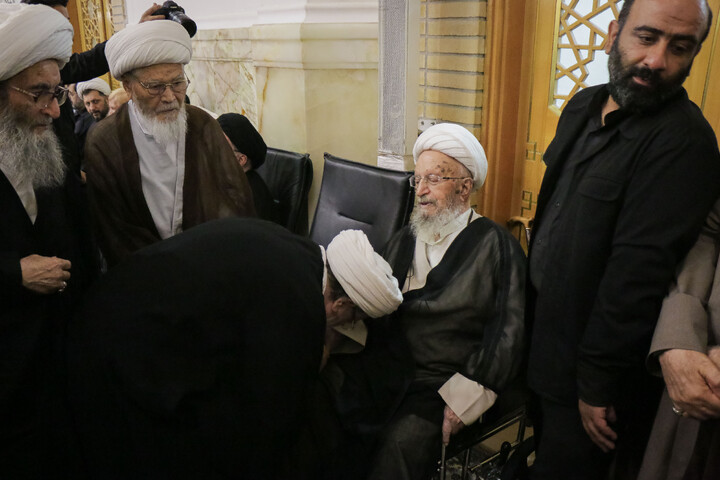 Cerimonia commemorativa in onore del Leader martire della Umma da parte dell’Ayatollah Makarem Shirazi nel santuario di Fatima Ma'suma