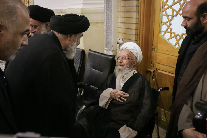 تصاویر/ مراسم بزرگداشت و یادبود قائد شهید اُمت حضرت آیت‌ الله العظمی امام خامنه‌ای از سوی مرجع عالی‌قدر حضرت آیت الله العظمی مکارم شیرازی در حرم حضرت معصومه سلام‌الله‌علیها