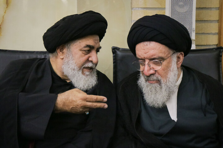 تصاویر/ مراسم بزرگداشت و یادبود قائد شهید اُمت حضرت آیت‌ الله العظمی امام خامنه‌ای از سوی مرجع عالی‌قدر حضرت آیت الله العظمی مکارم شیرازی در حرم حضرت معصومه سلام‌الله‌علیها