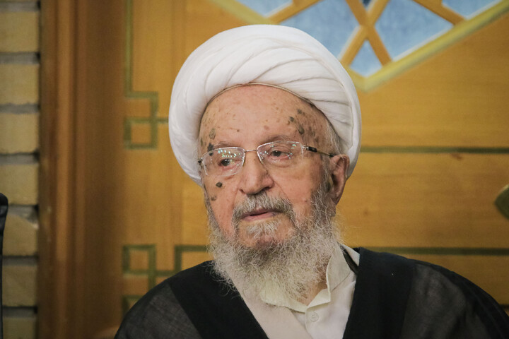 تصاویر/ مراسم بزرگداشت و یادبود قائد شهید اُمت حضرت آیت‌ الله العظمی امام خامنه‌ای از سوی مرجع عالی‌قدر حضرت آیت الله العظمی مکارم شیرازی در حرم حضرت معصومه سلام‌الله‌علیها