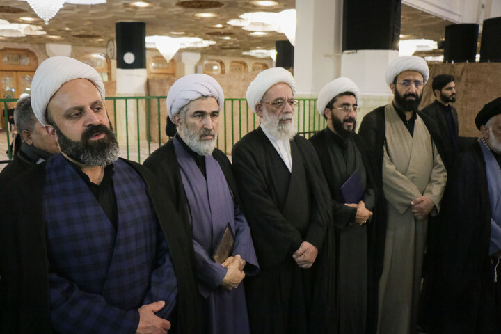 تصاویر/ مراسم بزرگداشت و یادبود قائد شهید اُمت حضرت آیت‌ الله العظمی امام خامنه‌ای از سوی مرجع عالی‌قدر حضرت آیت الله العظمی مکارم شیرازی در حرم حضرت معصومه سلام‌الله‌علیها