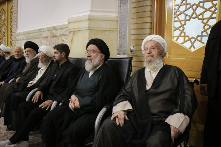 تصاویر/ مراسم بزرگداشت و یادبود قائد شهید اُمت حضرت آیت‌ الله العظمی امام خامنه‌ای از سوی مرجع عالی‌قدر حضرت آیت الله العظمی مکارم شیرازی در حرم حضرت معصومه سلام‌الله‌علیها