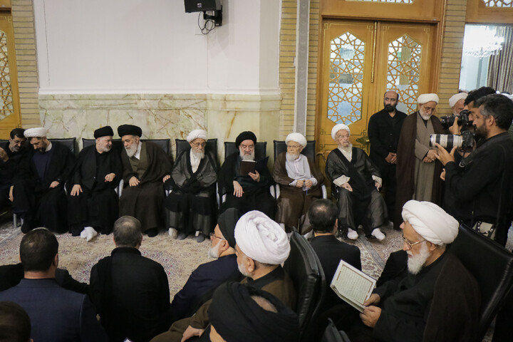 تصاویر/ مراسم بزرگداشت و یادبود قائد شهید اُمت حضرت آیت‌ الله العظمی امام خامنه‌ای از سوی مرجع عالی‌قدر حضرت آیت الله العظمی مکارم شیرازی در حرم حضرت معصومه سلام‌الله‌علیها