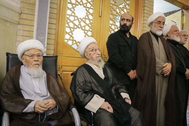 تصاویر/ مراسم بزرگداشت و یادبود قائد شهید اُمت حضرت آیت‌ الله العظمی امام خامنه‌ای از سوی مرجع عالی‌قدر حضرت آیت الله العظمی مکارم شیرازی در حرم حضرت معصومه سلام‌الله‌علیها