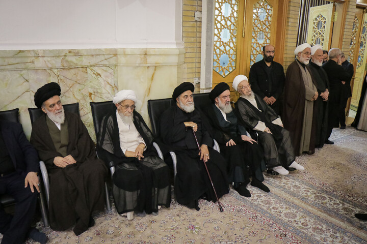 تصاویر/ مراسم بزرگداشت و یادبود قائد شهید اُمت حضرت آیت‌ الله العظمی امام خامنه‌ای از سوی مرجع عالی‌قدر حضرت آیت الله العظمی مکارم شیرازی در حرم حضرت معصومه سلام‌الله‌علیها