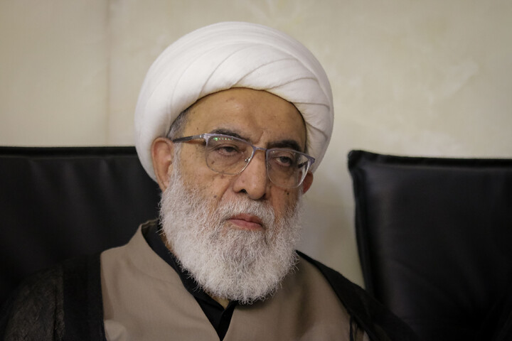 Cerimonia commemorativa in onore del Leader martire della Umma da parte dell’Ayatollah Makarem Shirazi nel santuario di Fatima Ma'suma