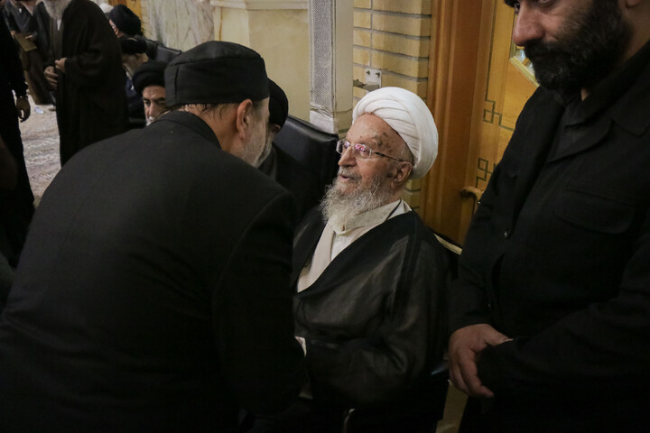 تصاویر/ مراسم بزرگداشت و یادبود قائد شهید اُمت حضرت آیت‌ الله العظمی امام خامنه‌ای از سوی مرجع عالی‌قدر حضرت آیت الله العظمی مکارم شیرازی در حرم حضرت معصومه سلام‌الله‌علیها