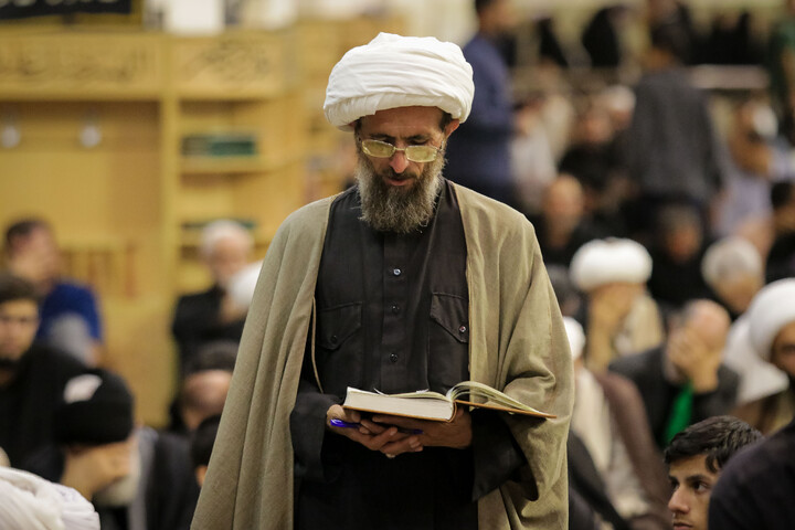 Cerimonia commemorativa in onore del Leader martire della Umma da parte dell’Ayatollah Makarem Shirazi nel santuario di Fatima Ma'suma