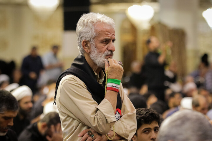Cerimonia commemorativa in onore del Leader martire della Umma da parte dell’Ayatollah Makarem Shirazi nel santuario di Fatima Ma'suma