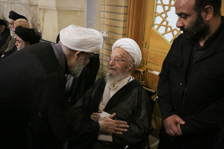 تصاویر/ مراسم بزرگداشت و یادبود قائد شهید اُمت حضرت آیت‌ الله العظمی امام خامنه‌ای از سوی مرجع عالی‌قدر حضرت آیت الله العظمی مکارم شیرازی در حرم حضرت معصومه سلام‌الله‌علیها