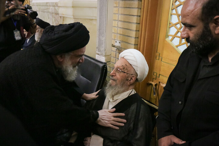 تصاویر/ مراسم بزرگداشت و یادبود قائد شهید اُمت حضرت آیت‌ الله العظمی امام خامنه‌ای از سوی مرجع عالی‌قدر حضرت آیت الله العظمی مکارم شیرازی در حرم حضرت معصومه سلام‌الله‌علیها