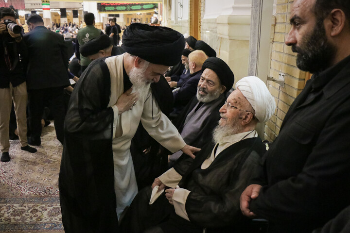 تصاویر/ مراسم بزرگداشت و یادبود قائد شهید اُمت حضرت آیت‌ الله العظمی امام خامنه‌ای از سوی مرجع عالی‌قدر حضرت آیت الله العظمی مکارم شیرازی در حرم حضرت معصومه سلام‌الله‌علیها