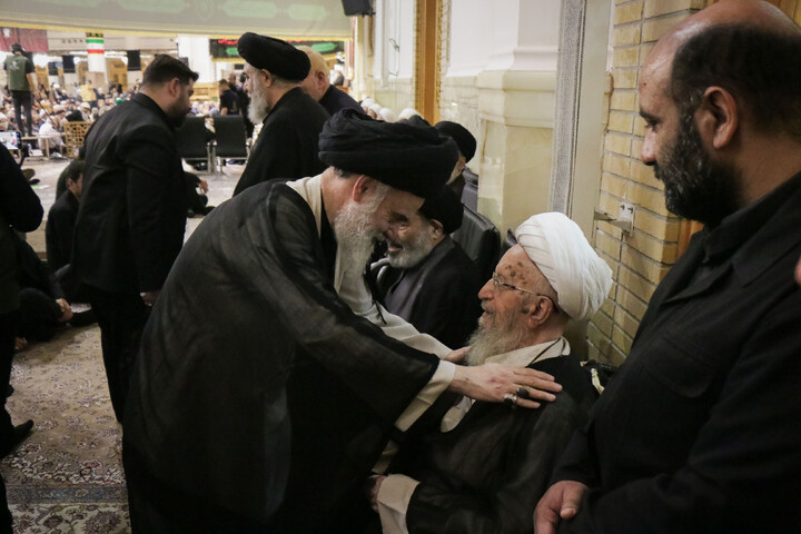 تصاویر/ مراسم بزرگداشت و یادبود قائد شهید اُمت حضرت آیت‌ الله العظمی امام خامنه‌ای از سوی مرجع عالی‌قدر حضرت آیت الله العظمی مکارم شیرازی در حرم حضرت معصومه سلام‌الله‌علیها