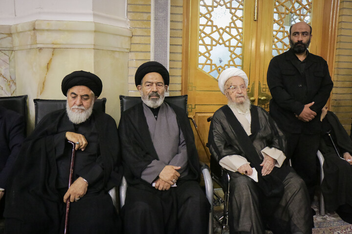 تصاویر/ مراسم بزرگداشت و یادبود قائد شهید اُمت حضرت آیت‌ الله العظمی امام خامنه‌ای از سوی مرجع عالی‌قدر حضرت آیت الله العظمی مکارم شیرازی در حرم حضرت معصومه سلام‌الله‌علیها