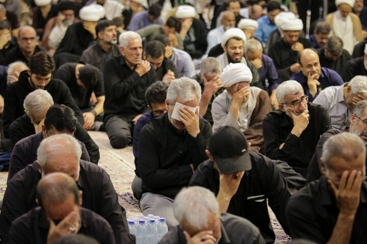تصاویر/ مراسم بزرگداشت و یادبود قائد شهید اُمت حضرت آیت‌ الله العظمی امام خامنه‌ای از سوی مرجع عالی‌قدر حضرت آیت الله العظمی مکارم شیرازی در حرم حضرت معصومه سلام‌الله‌علیها