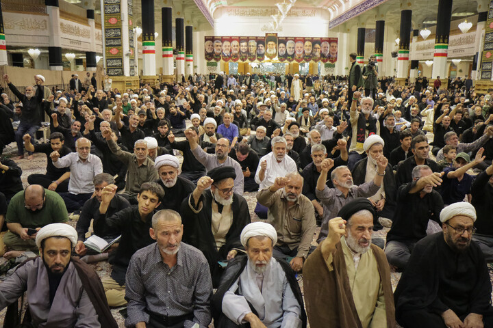 تصاویر/ مراسم بزرگداشت و یادبود قائد شهید اُمت حضرت آیت‌ الله العظمی امام خامنه‌ای از سوی مرجع عالی‌قدر حضرت آیت الله العظمی مکارم شیرازی در حرم حضرت معصومه سلام‌الله‌علیها