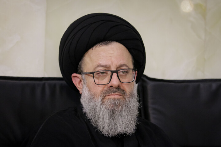 Cerimonia commemorativa in onore del Leader martire della Umma da parte dell’Ayatollah Makarem Shirazi nel santuario di Fatima Ma'suma