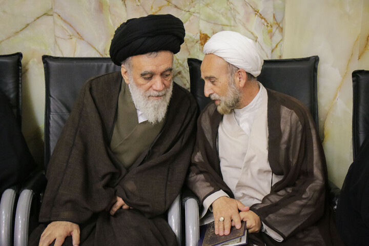 تصاویر/ مراسم بزرگداشت و یادبود قائد شهید اُمت حضرت آیت‌ الله العظمی امام خامنه‌ای از سوی مرجع عالی‌قدر حضرت آیت الله العظمی مکارم شیرازی در حرم حضرت معصومه سلام‌الله‌علیها