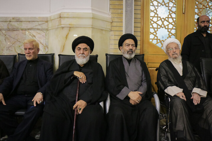 تصاویر/ مراسم بزرگداشت و یادبود قائد شهید اُمت حضرت آیت‌ الله العظمی امام خامنه‌ای از سوی مرجع عالی‌قدر حضرت آیت الله العظمی مکارم شیرازی در حرم حضرت معصومه سلام‌الله‌علیها
