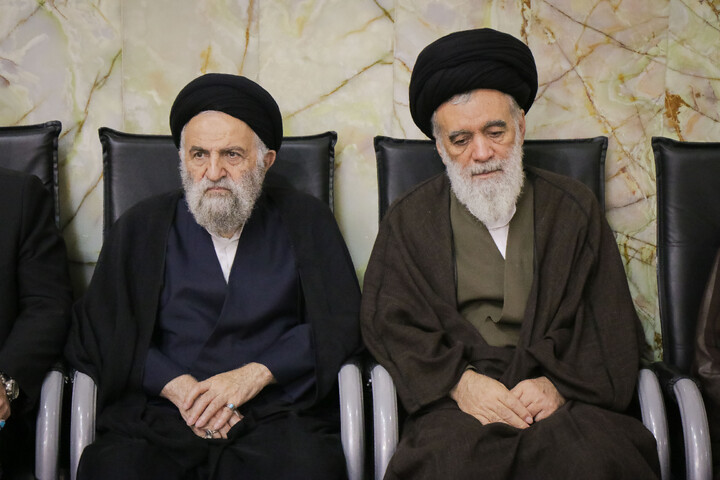 تصاویر/ مراسم بزرگداشت و یادبود قائد شهید اُمت حضرت آیت‌ الله العظمی امام خامنه‌ای از سوی مرجع عالی‌قدر حضرت آیت الله العظمی مکارم شیرازی در حرم حضرت معصومه سلام‌الله‌علیها