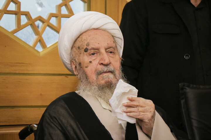 تصاویر/ مراسم بزرگداشت و یادبود قائد شهید اُمت حضرت آیت‌ الله العظمی امام خامنه‌ای از سوی مرجع عالی‌قدر حضرت آیت الله العظمی مکارم شیرازی در حرم حضرت معصومه سلام‌الله‌علیها