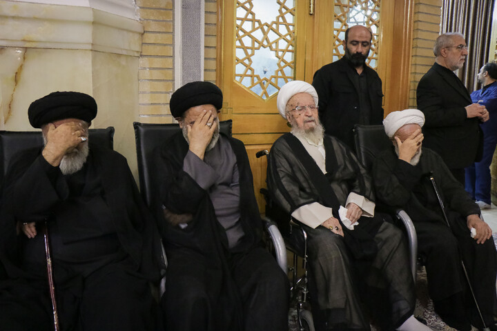 تصاویر/ مراسم بزرگداشت و یادبود قائد شهید اُمت حضرت آیت‌ الله العظمی امام خامنه‌ای از سوی مرجع عالی‌قدر حضرت آیت الله العظمی مکارم شیرازی در حرم حضرت معصومه سلام‌الله‌علیها