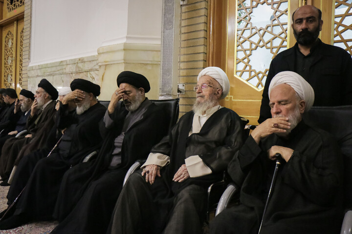 تصاویر/ مراسم بزرگداشت و یادبود قائد شهید اُمت حضرت آیت‌ الله العظمی امام خامنه‌ای از سوی مرجع عالی‌قدر حضرت آیت الله العظمی مکارم شیرازی در حرم حضرت معصومه سلام‌الله‌علیها