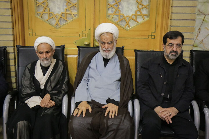 تصاویر/ مراسم بزرگداشت و یادبود قائد شهید اُمت حضرت آیت‌ الله العظمی امام خامنه‌ای از سوی مرجع عالی‌قدر حضرت آیت الله العظمی مکارم شیرازی در حرم حضرت معصومه سلام‌الله‌علیها