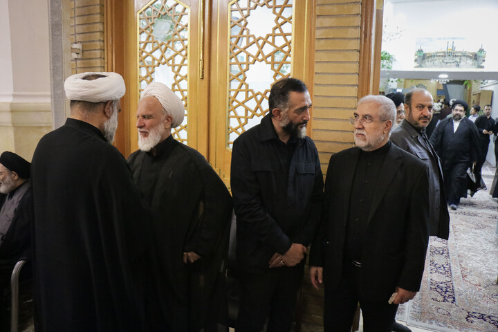 تصاویر/ مراسم بزرگداشت و یادبود قائد شهید اُمت حضرت آیت‌ الله العظمی امام خامنه‌ای از سوی مرجع عالی‌قدر حضرت آیت الله العظمی مکارم شیرازی در حرم حضرت معصومه سلام‌الله‌علیها