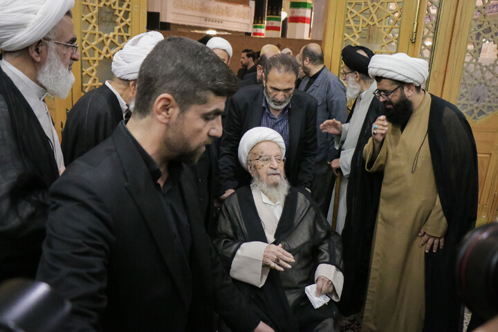 تصاویر/ مراسم بزرگداشت و یادبود قائد شهید اُمت حضرت آیت‌ الله العظمی امام خامنه‌ای از سوی مرجع عالی‌قدر حضرت آیت الله العظمی مکارم شیرازی در حرم حضرت معصومه سلام‌الله‌علیها