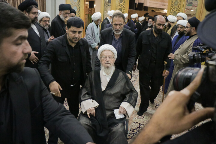 تصاویر/ مراسم بزرگداشت و یادبود قائد شهید اُمت حضرت آیت‌ الله العظمی امام خامنه‌ای از سوی مرجع عالی‌قدر حضرت آیت الله العظمی مکارم شیرازی در حرم حضرت معصومه سلام‌الله‌علیها