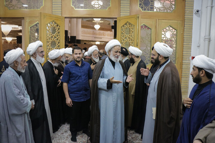 تصاویر/ مراسم بزرگداشت و یادبود قائد شهید اُمت حضرت آیت‌ الله العظمی امام خامنه‌ای از سوی مرجع عالی‌قدر حضرت آیت الله العظمی مکارم شیرازی در حرم حضرت معصومه سلام‌الله‌علیها