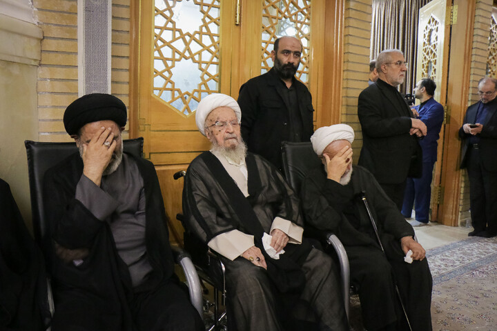تصاویر/ مراسم بزرگداشت و یادبود قائد شهید اُمت حضرت آیت‌ الله العظمی امام خامنه‌ای از سوی مرجع عالی‌قدر حضرت آیت الله العظمی مکارم شیرازی در حرم حضرت معصومه سلام‌الله‌علیها