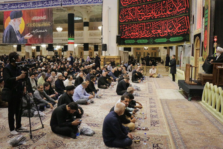 تصاویر/ مراسم بزرگداشت و یادبود قائد شهید اُمت حضرت آیت‌ الله العظمی امام خامنه‌ای از سوی مرجع عالی‌قدر حضرت آیت الله العظمی مکارم شیرازی در حرم حضرت معصومه سلام‌الله‌علیها