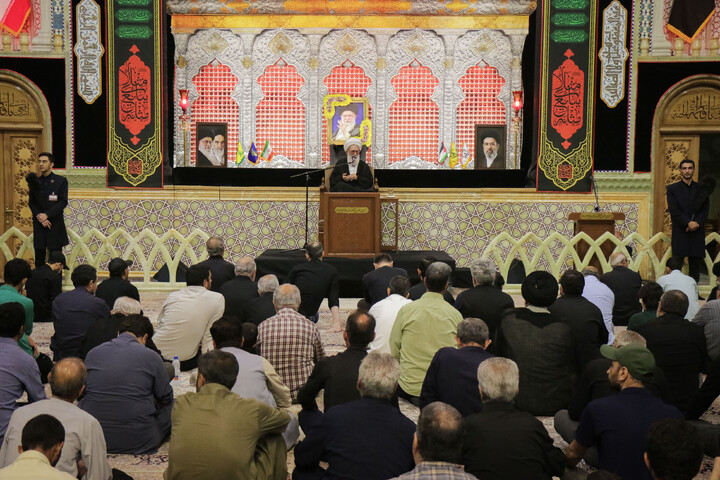 تصاویر/ مراسم بزرگداشت و یادبود قائد شهید اُمت حضرت آیت‌ الله العظمی امام خامنه‌ای از سوی مرجع عالی‌قدر حضرت آیت الله العظمی مکارم شیرازی در حرم حضرت معصومه سلام‌الله‌علیها