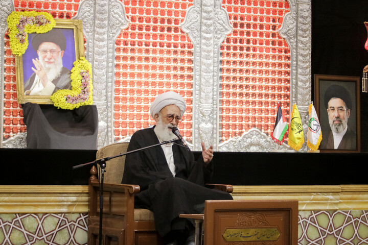تصاویر/ مراسم بزرگداشت و یادبود قائد شهید اُمت حضرت آیت‌ الله العظمی امام خامنه‌ای از سوی مرجع عالی‌قدر حضرت آیت الله العظمی مکارم شیرازی در حرم حضرت معصومه سلام‌الله‌علیها