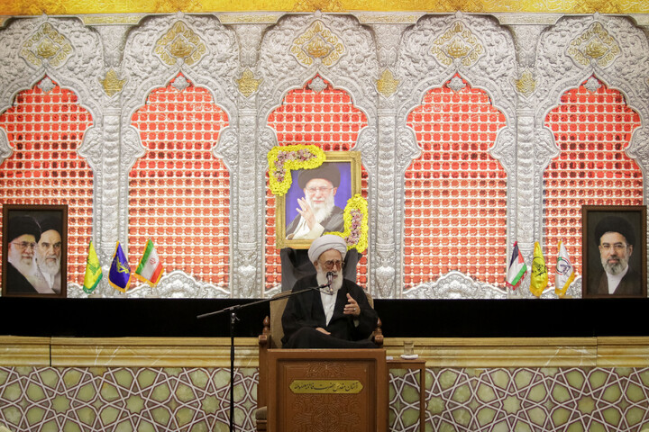 تصاویر/ مراسم بزرگداشت و یادبود قائد شهید اُمت حضرت آیت‌ الله العظمی امام خامنه‌ای از سوی مرجع عالی‌قدر حضرت آیت الله العظمی مکارم شیرازی در حرم حضرت معصومه سلام‌الله‌علیها