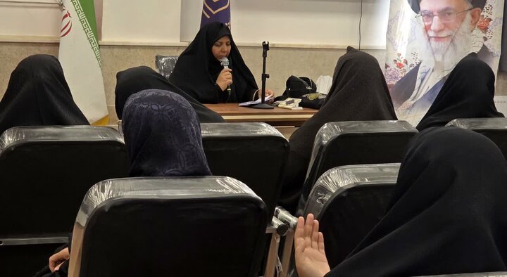 تصاویر/ مراسم بزرگداشت قائد امت در مدرسه‌ علمیه‌ نرجسیه سیرجان