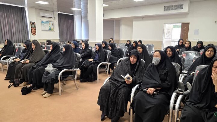 تصاویر/ مراسم بزرگداشت قائد امت در مدرسه‌ علمیه‌ نرجسیه سیرجان