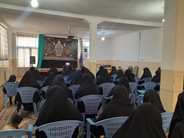 تصاویر/ مراسم بزرگداشت قائد امت در مدرسه‌ علمیه ریحانه النبی رفسنجان